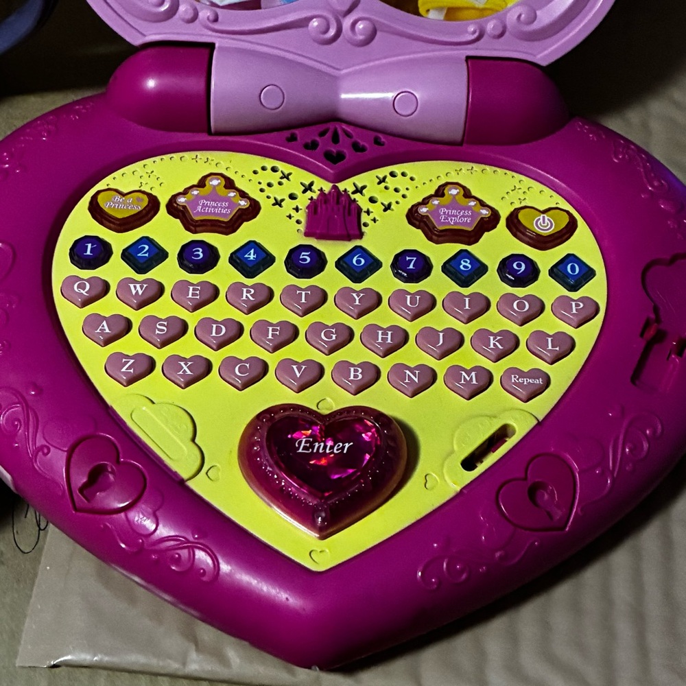 Disney Princess Heart-Shaped Pink Learning Laptop+Princess Mug+Slippers - Picture 3 of 8